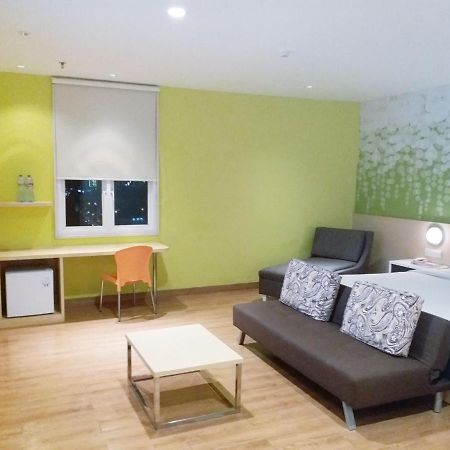 Zest Jemursari By Swiss-Belhotel International Surabaya Kültér fotó
