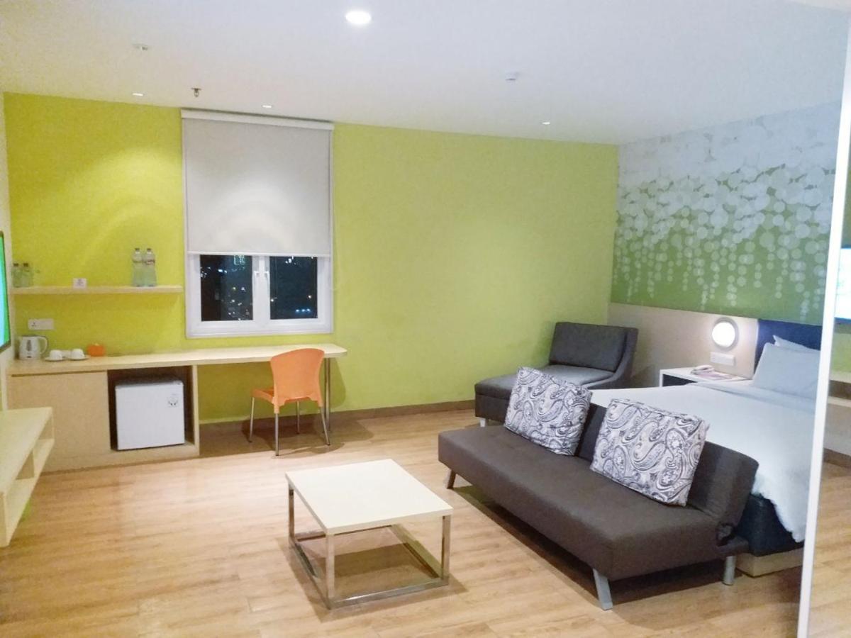 Zest Jemursari By Swiss-Belhotel International Surabaya Kültér fotó