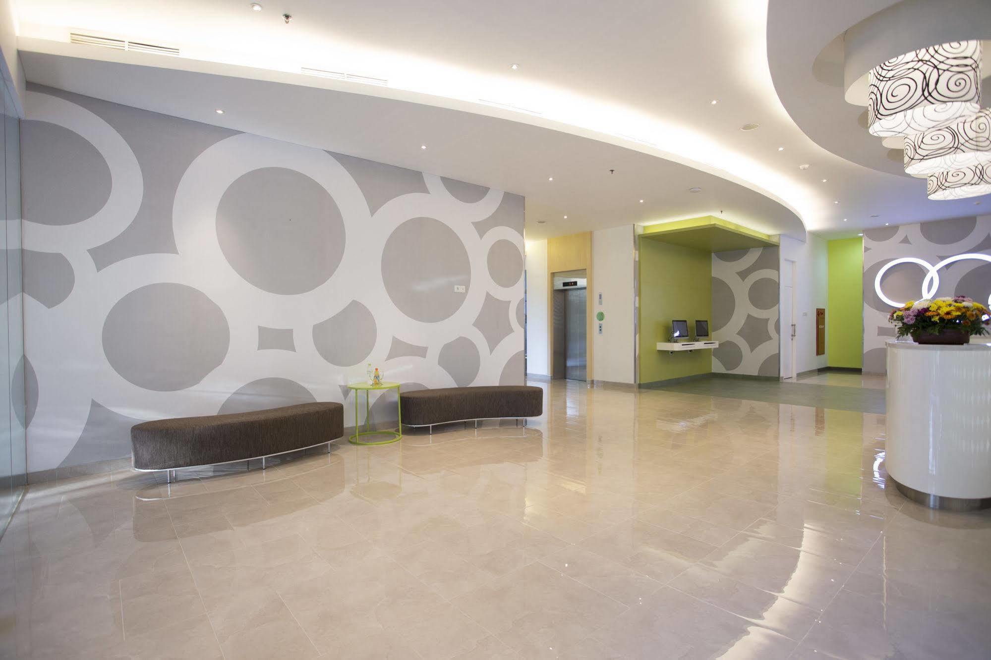 Zest Jemursari By Swiss-Belhotel International Surabaya Kültér fotó