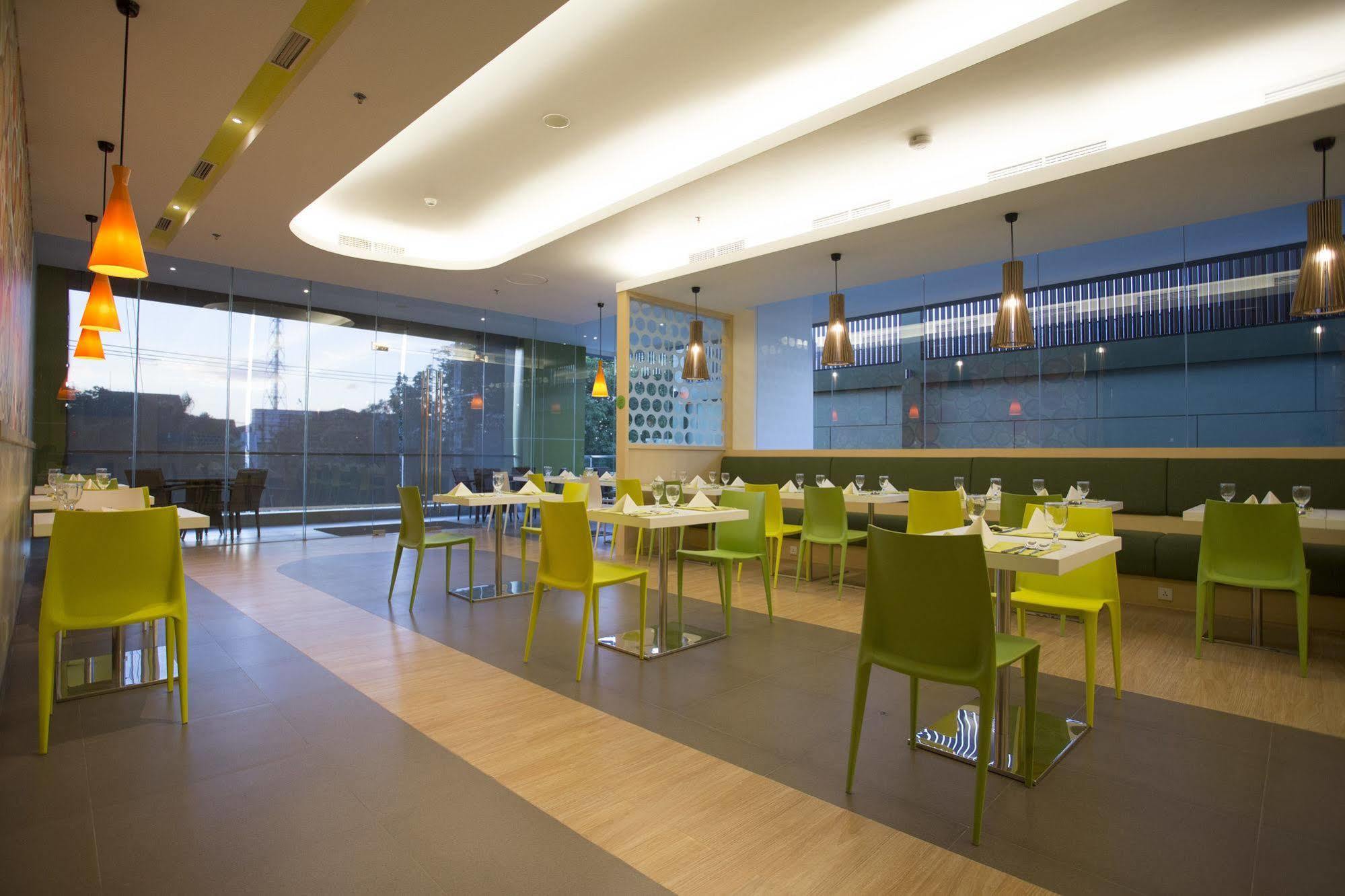 Zest Jemursari By Swiss-Belhotel International Surabaya Kültér fotó
