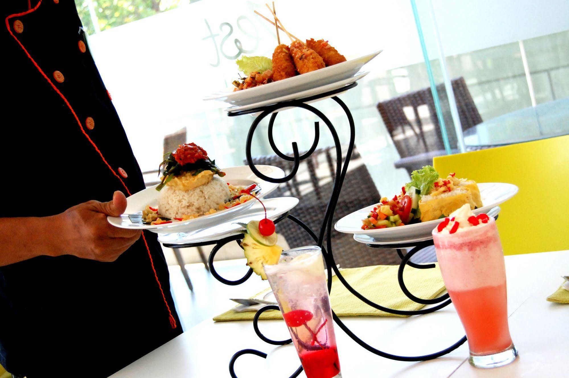 Zest Jemursari By Swiss-Belhotel International Surabaya Kültér fotó