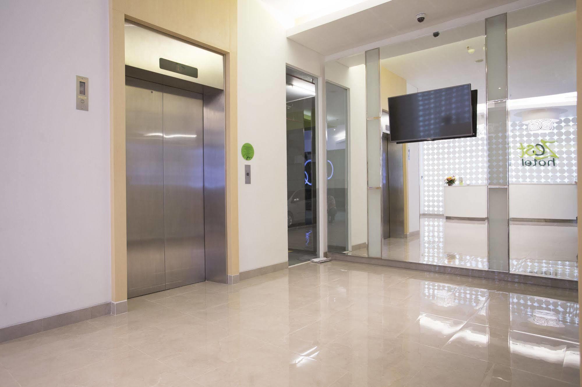 Zest Jemursari By Swiss-Belhotel International Surabaya Kültér fotó