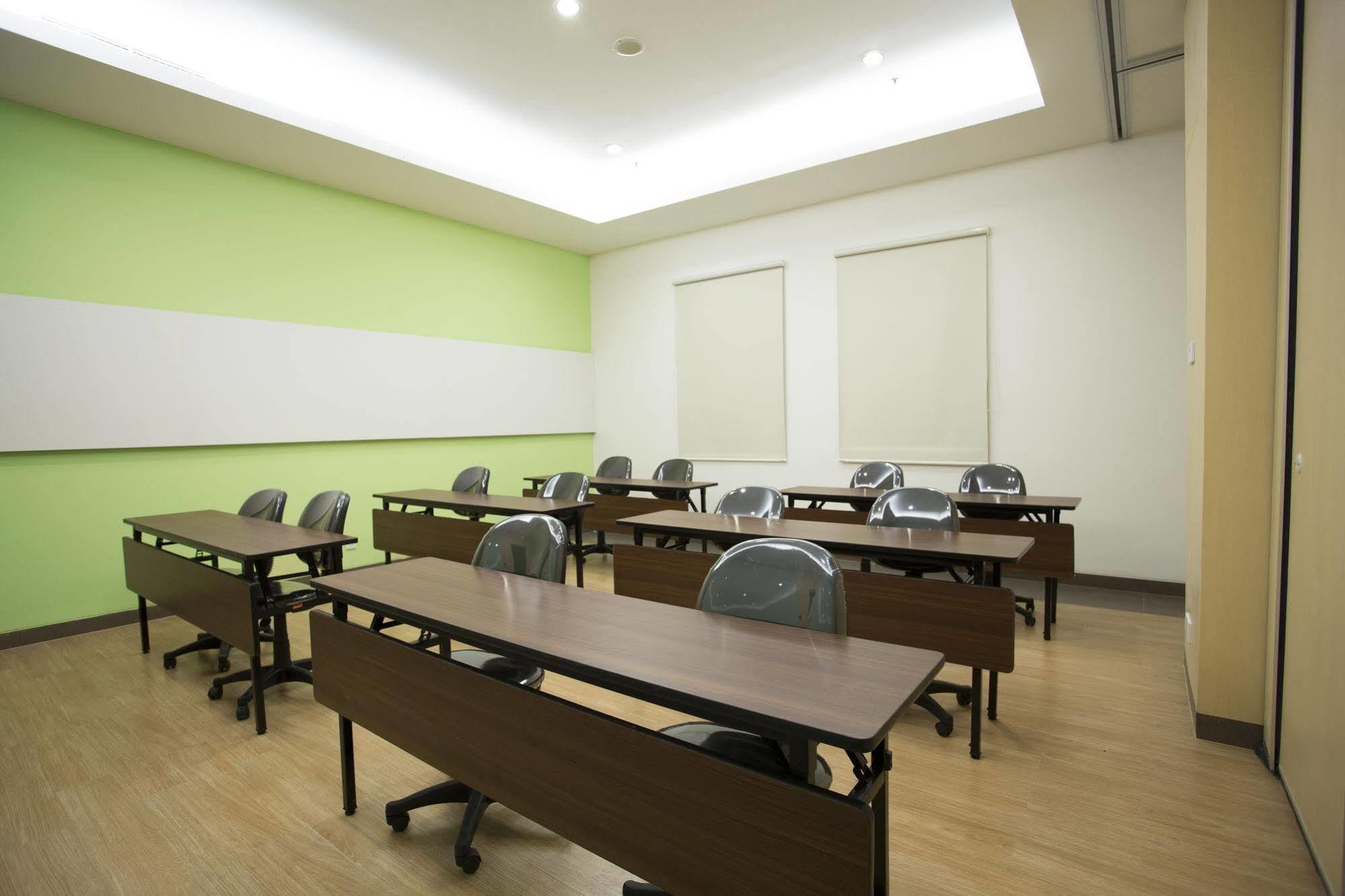 Zest Jemursari By Swiss-Belhotel International Surabaya Kültér fotó