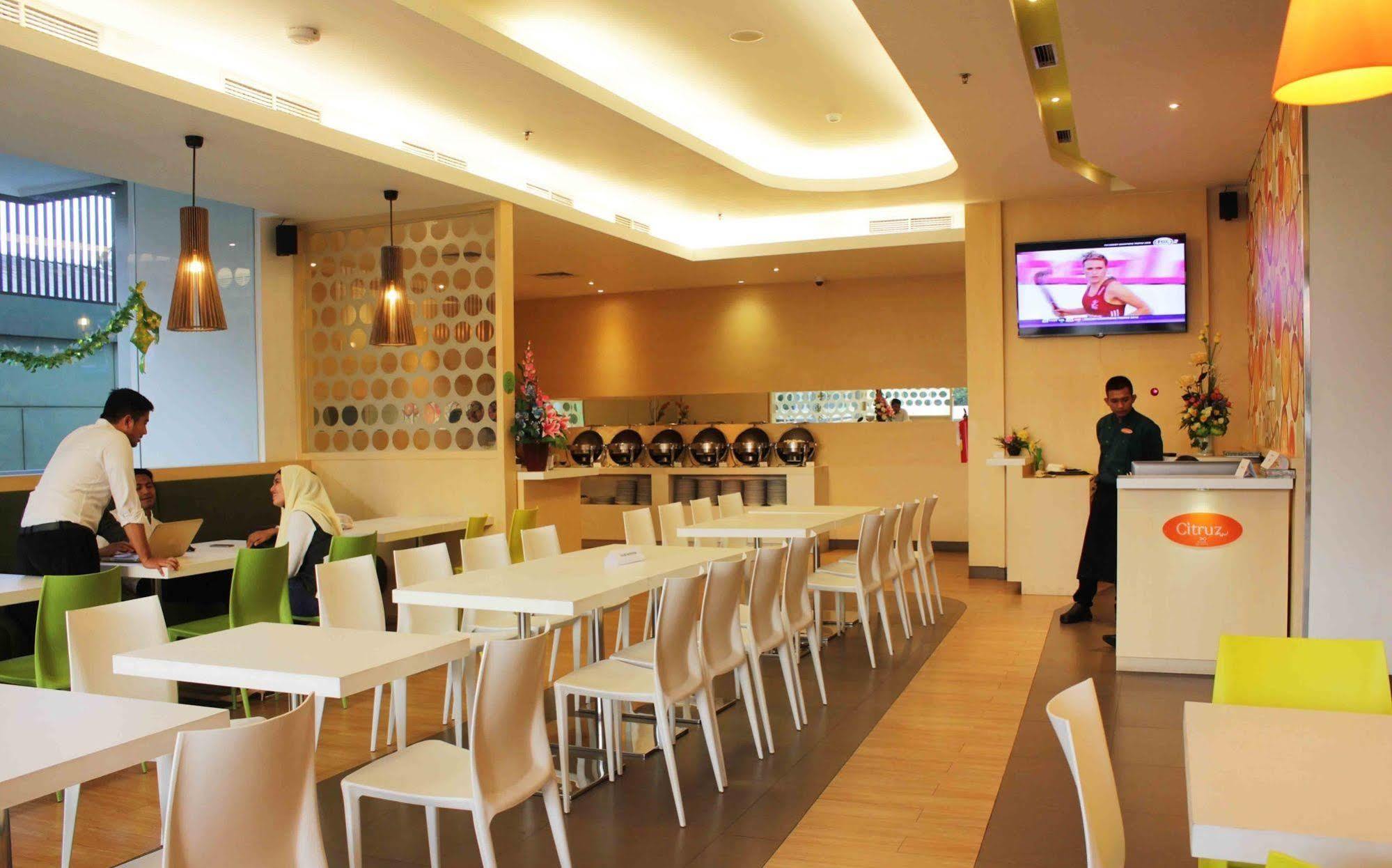 Zest Jemursari By Swiss-Belhotel International Surabaya Kültér fotó