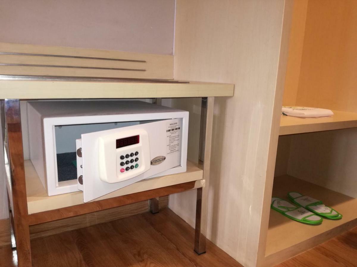 Zest Jemursari By Swiss-Belhotel International Surabaya Kültér fotó